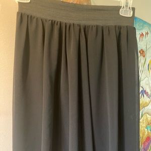 2/20 or 15$ Black sheer organza midi skirt S